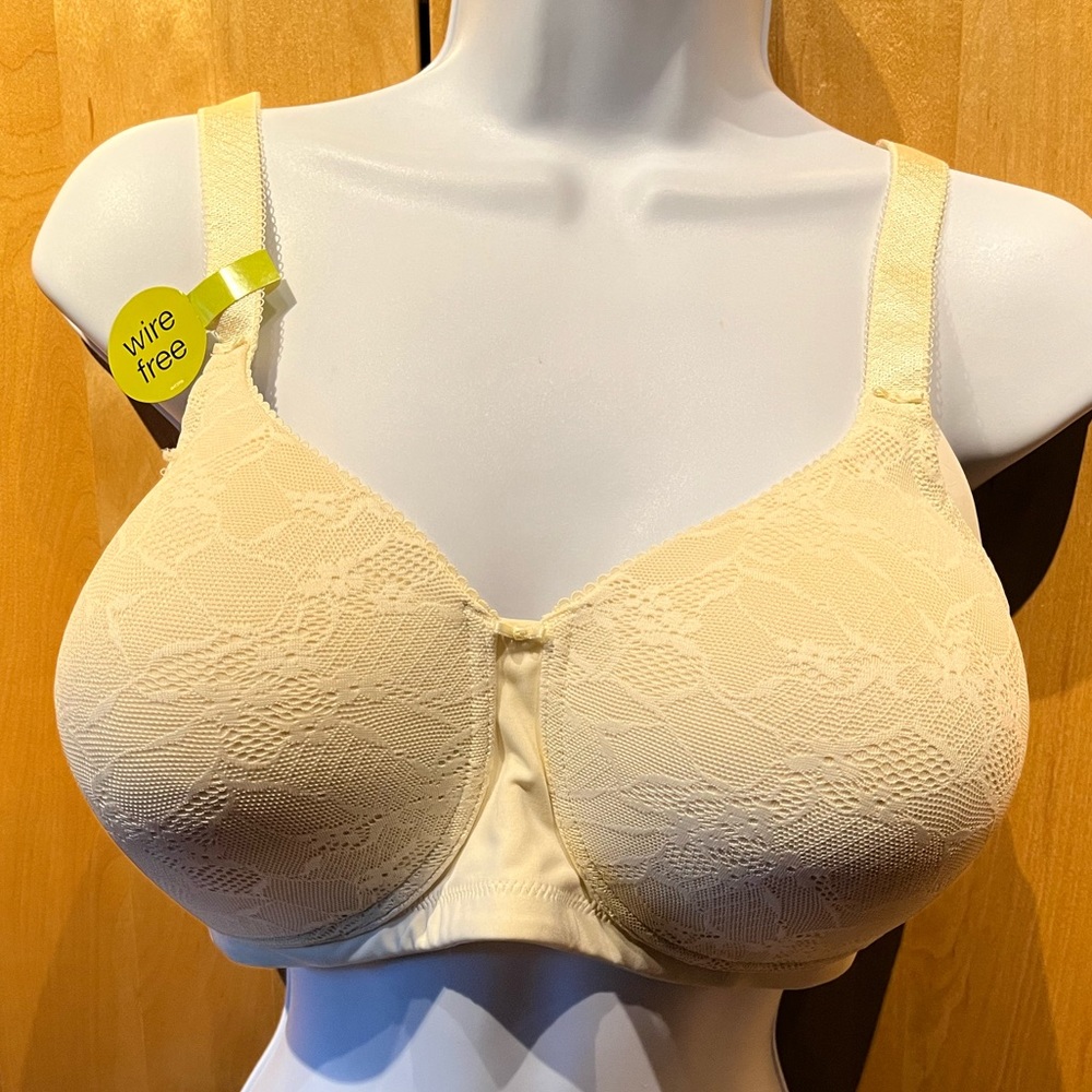Brand New! W/Tags! Cream bra Wmns sz 40D.  By Vanity Fair.